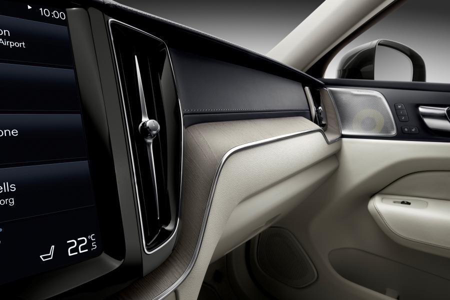 Детали интерьера Volvo XC60 T6 Inscription 2017 года  (WW) (фото 41 из 72)
